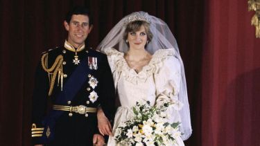 Subastaron un curioso recuerdo de la boda del príncipe Carlos y Lady Di