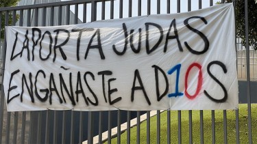 La partida de Messi le generó críticas a Laporta.