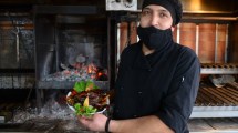 Imagen de Del asador criollo al «gin truck», el cerro Catedral también se saborea