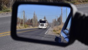 Los camiones con arena para Vaca Muerta traen problemas en las calles de Chichinales
