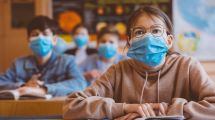 Imagen de Barbijo a partir de 6 años y distancia social en el regreso a clases en España