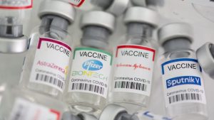 Aseguran que es eficaz combinar vacunas contra el coronavirus de Astrazeneca con Moderna o Pfizer