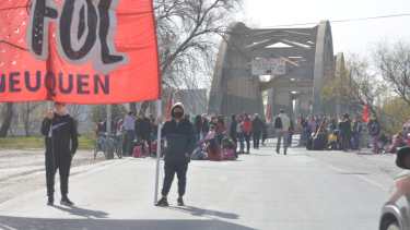 Los puentes quedarán bloqueados por tiempo indeterminado. (Archivo Yamil Regules)