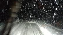 Imagen de Por fuertes nevadas cortan el tránsito en la ruta 40 entre Bariloche y El Bolsón