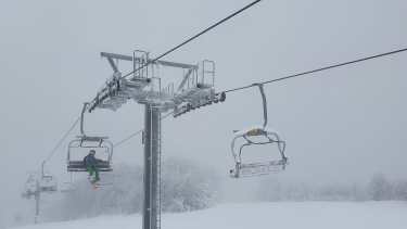 Así estaba Chapelco hoy por la mañana. Volvió el esquí al cerro de San Martín de los Andes.