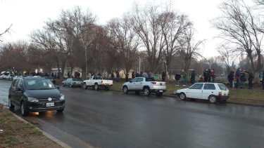 Filas para acceder a la vacuna esta mañana luego de conocerse la llegada de vacunas Sputnik. 