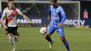 Doblete de Ojeda para Godoy Cruz, que le ganó a River en Mendoza