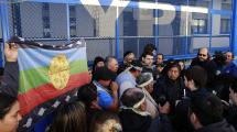 Imagen de Mapuches protestaran contra el fracking en la sede de YPF de Neuquén