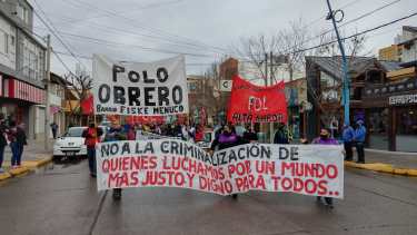 Marcha en Roca por aumento del salario mínimo vital y móvil. Fotos: Daniel Quilodrán