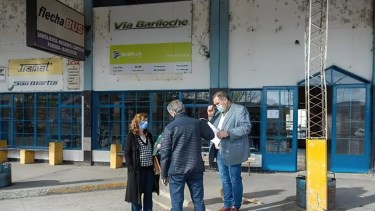 El municipio reginense tomó posesión del edificio de la terminal de colectivos. (Foto Néstor Salas)