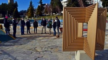 La obra de arte de Jorge Fernández Barral ya luce en el predio del skate park de la costanera de Bariloche. Foto: Gentileza
