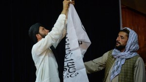 A tiros, los talibanes reprimieron una primera protesta en su contra en Afganistán