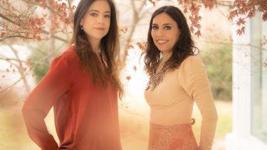 Mara y María dieron forma a ocho composiciones para arpa reunidas en “Animales de poder”.