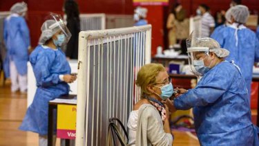 La campaña de vacunación sigue adelante en distintos puntos del país. 