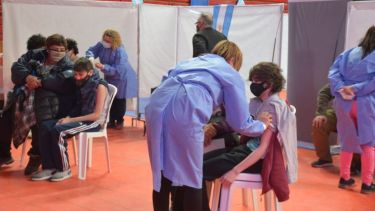 Neuquén avanza en la vacunación a adolescentes con la vacuna de Moderna. (archivo Yamil Regules)