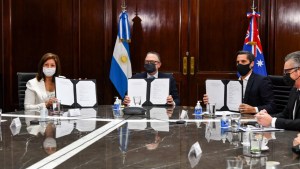 Río Negro firmó con una empresa australiana avanzar en “proyectos verdes”