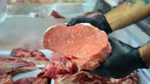 Imagen de Evalúan subir las retenciones a las exportaciones de carne