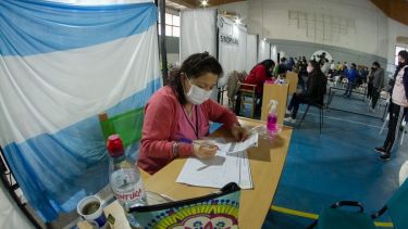 El cronograma se extenderá en los vacunatorios del hospital, el gimnasio Fioravanti Ruggeri y Centros de Salud de Viedma. Foto: Pablo Leguizamon