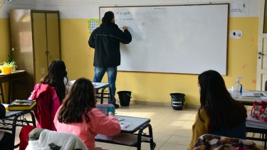 Docentes de Valle Medio aseguran que deben asumir tareas que exceden lo pedagógico. Foto archivo: Marcelo Ochoa