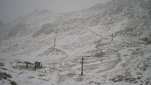 Nieva en la alta montaña y se espera que mejoren las pistas en el cerro Catedral