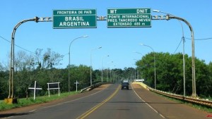 El Gobierno habilitó una «prueba piloto» de ingreso de turistas desde Chile y Brasil
