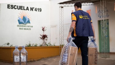 Según se prevé, el operativo de entrega de la totalidad de las urnas finalizará en las últimas horas del sábado.

