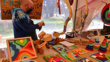 Se debate una ordenanza para generar puntos de venta para productos artesanales y de microemprendedores de Bariloche. Foto: Chino Leiva