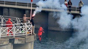 Una práctica de marineros en el lago Nahuel Huapi atrae miradas en Bariloche