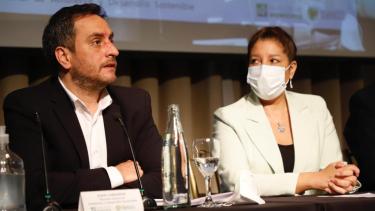 El ministro de Ambiente de la Nación, Juan Cabandié compartió hoy con la gobernadora Arabela Carreras un encuentro por el cambio climático. Foto: Gentileza