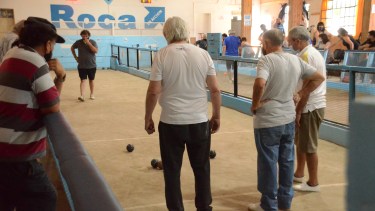 El Círculo Católico vuelve a recibir a los amantes de las bochas, será en el marco del torneo aniversario de Roca". Foto archivo Gino Avoledo