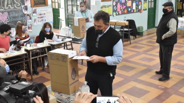 San Román y JSRN gobiernan desde el 2015, pero el voto local para las elecciones provinciales de abril fue favorable a Cambia RN.
