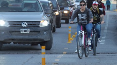 Con la pandemia y la delimitación de uso de las bicisendas, la bicicleta se transformó en una opción no recreativa de viaje dentro de la ciudad (foto archivo Oscar Livera)