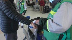 Una familia de Neuquén volvió de Estados Unidos, no se aisló y envío a los hijos a la escuela