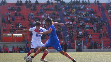 Esta tarde el Naranja recibe a Unión de Allen por la primera fecha del Clasificatorio. (Foto: Archivo/Emiliana Cantera)