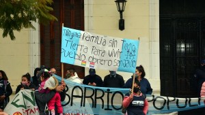 Marcharon en Viedma por la tierra, la vivienda y el trabajo