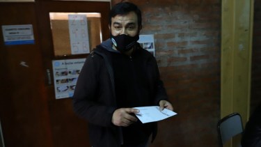 Etchepareborda expresó que "instruimos a nuestros fiscales de mesa para trabajaran cuidándose y cuidando a la gente". Foto: Marcelo Ochoa.