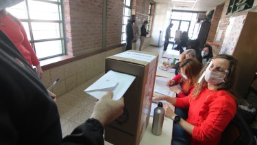 El 65 por ciento de los neuquinos ya emitieron su voto:  Foto: Oscar Livera