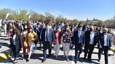 El intendente inaugura el Paseo Costero. Foto: Yamil Regules