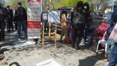 Ayer se realizó un homenaje a Alicia Pifarré, una de las desaparecidas durante la última dictadura cívico-militar. Foto Yamil Regules.