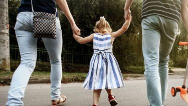 En Argentina, hay numerosas parejas que buscan consolidar sus familias con la adopción de niñas y niños. Foto ilustrativa.-