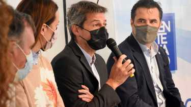 Lammens brindó una conferencia de prensa en Centenario junto a la precandidata Tanya Bertoldi. Foto: Florencia Salto.