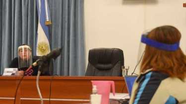 “Mi mamá ya no habla, se la pasa acostada”, declaró la hija de Sara ante el jurado, sobre su actual estado de salud. Foto Florencia Salto.