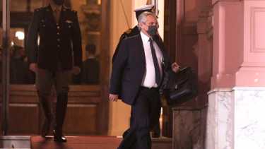 El presidente abandona la Casa Rosada, pasadas las 21,30.