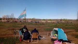 Toma en Allen: la Federación de Productores amenaza con desalojar con sus propios tractores