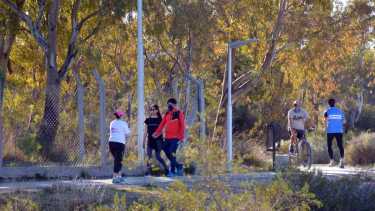 En el Parque Norte se repiten los robos y roturas de luminarias. (Foto archivo Yamil Regules).-