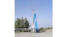 Imagen de El viento se llevó hasta la bandera de la plaza en Neuquén
