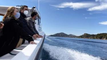 El ministro de Ambiente, Juan Cabandié, observó la costa desde una embarcación de Parques. Foto: gentileza