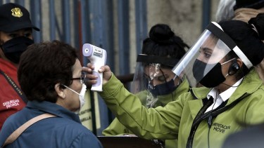 Los casos nuevos mantienen un persistente aumento en el país vecino. 