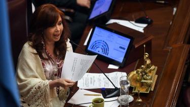 La vicepresidenta, Cristina Fernández de Kirchner, impulsa proyectos que jaquean a Guzmán.