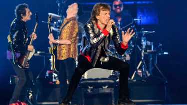 Ronnie Wood, de izquierda a derecha, Keith Richards, Mick Jagger y Steve Jordan de los Rolling Stones se presentan durante la gira "No Filter" en The Dome at America's Center, Foto: AP
